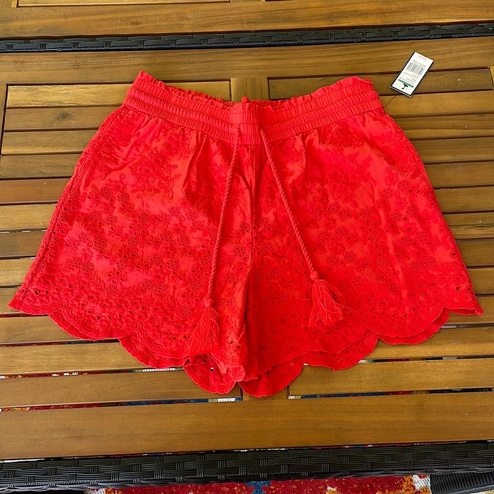 Crown & Ivy size 8 red shorts